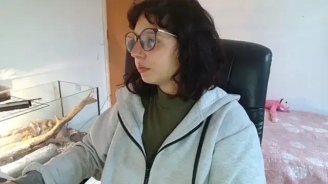 Freechat myamillor on StripChat