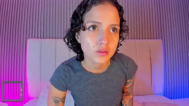 Freechat pau_live on StripChat