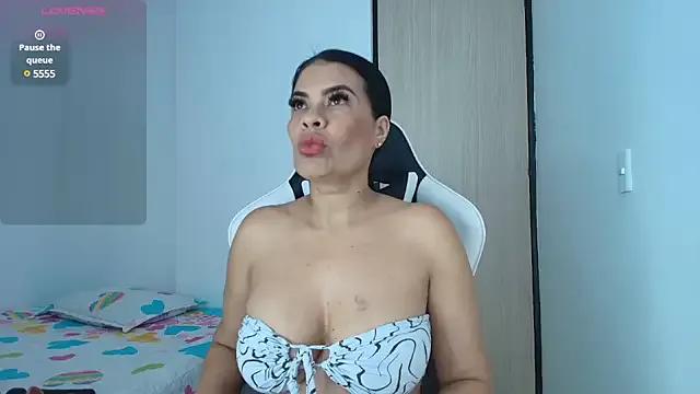 Freechat perla_milf4u on StripChat