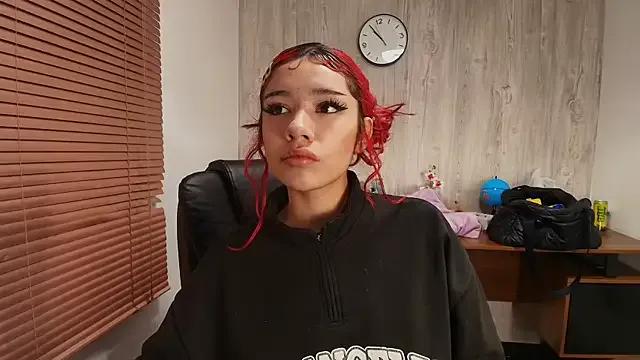 redd_pandaa on StripChat 