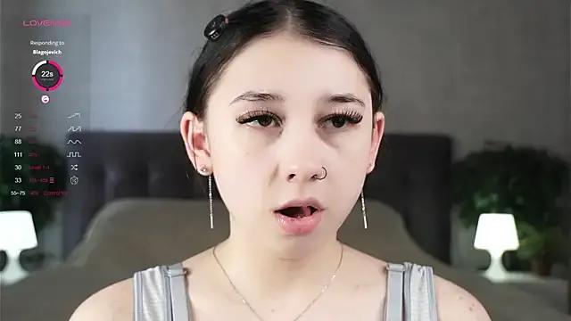 Sssonya on StripChat 