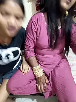 Unique_MomandDaughterrs from StripChat